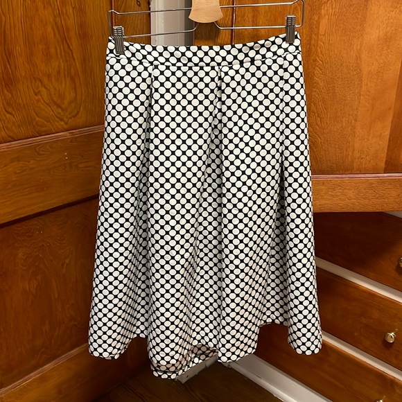 🆕️7th Ave New York & Company Skirt with pockets || Size 20|| Black & White💖 - Picture 1 of 3